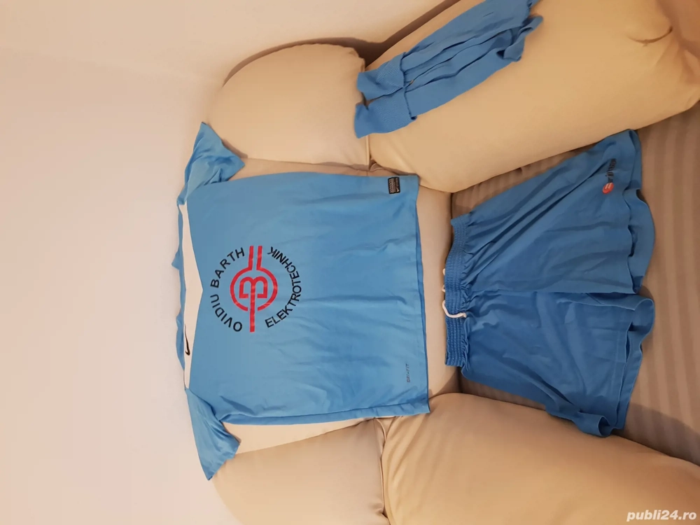 Vand echipament sportiv de fotbal