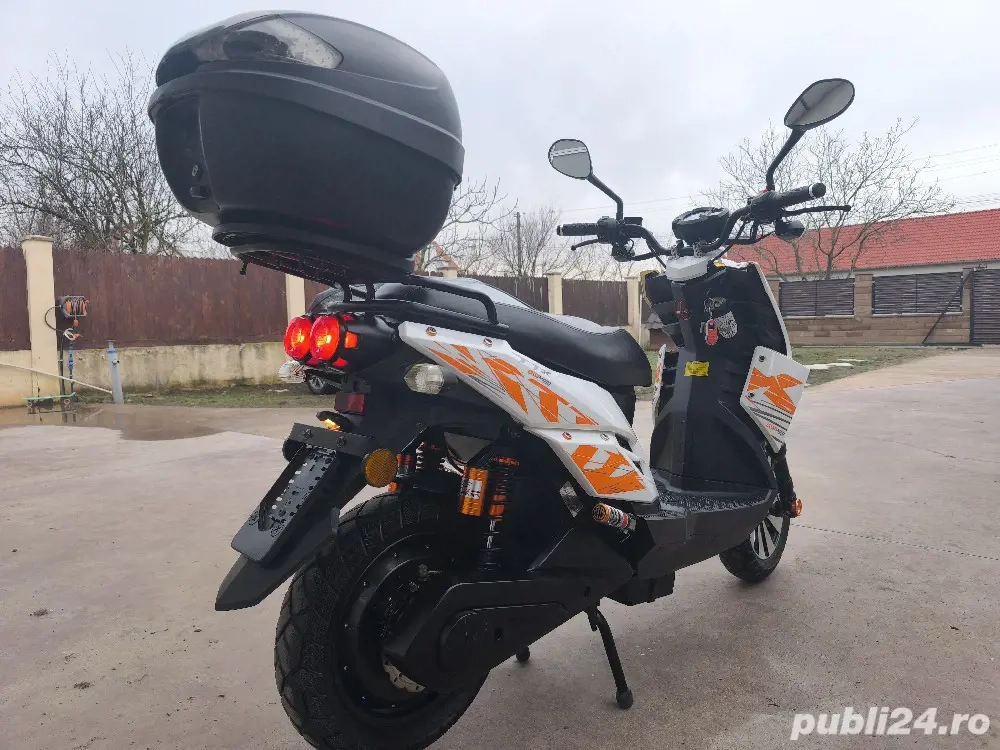 Scuter electric KSR-MOTO Austria Profesional plus multe accesorii "Acumulatori NOI"