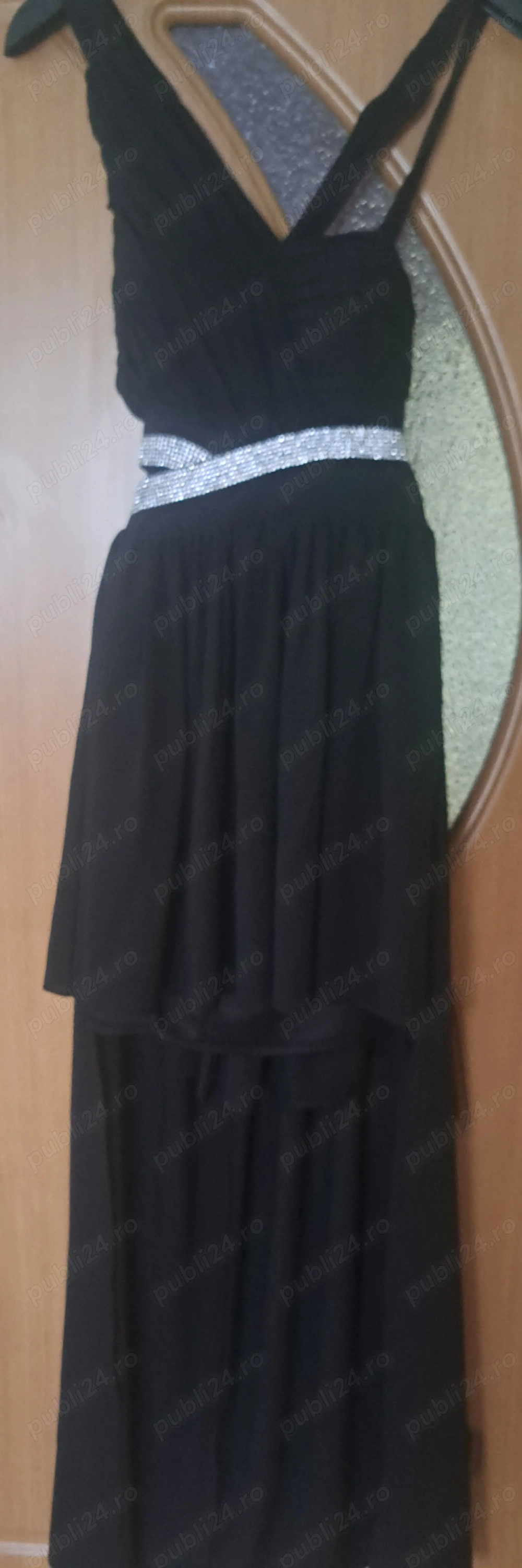 Vand rochie neagra de seara