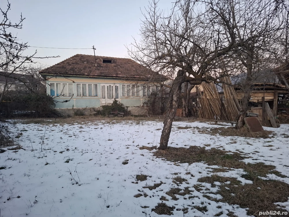 Casa și teren de vânzare 