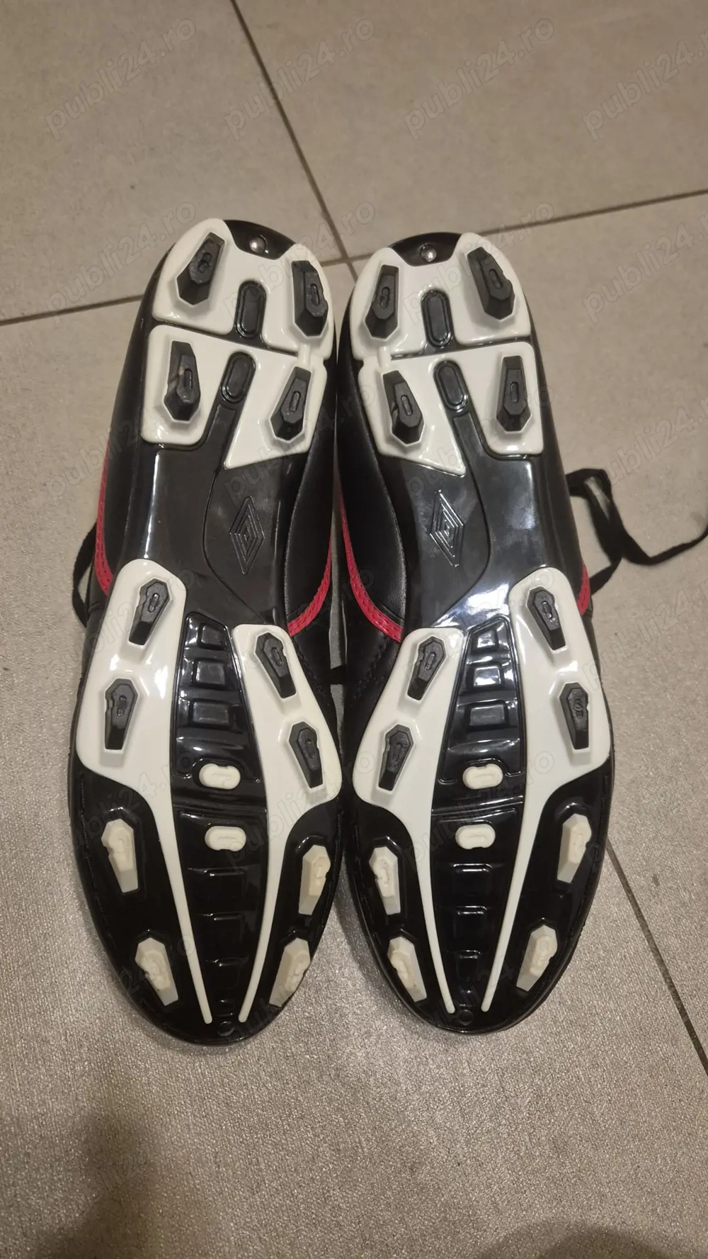 Ghete fotbal Umbro originale   mărimea 44   stare foarte bună
