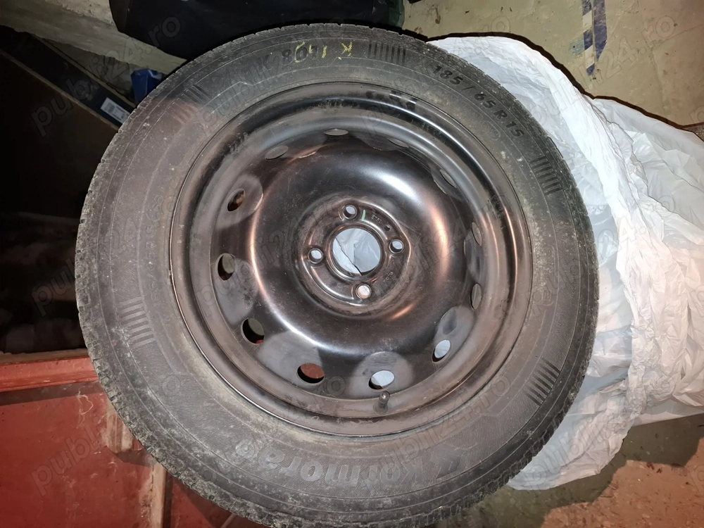 Vând o jantă pentru Logan 