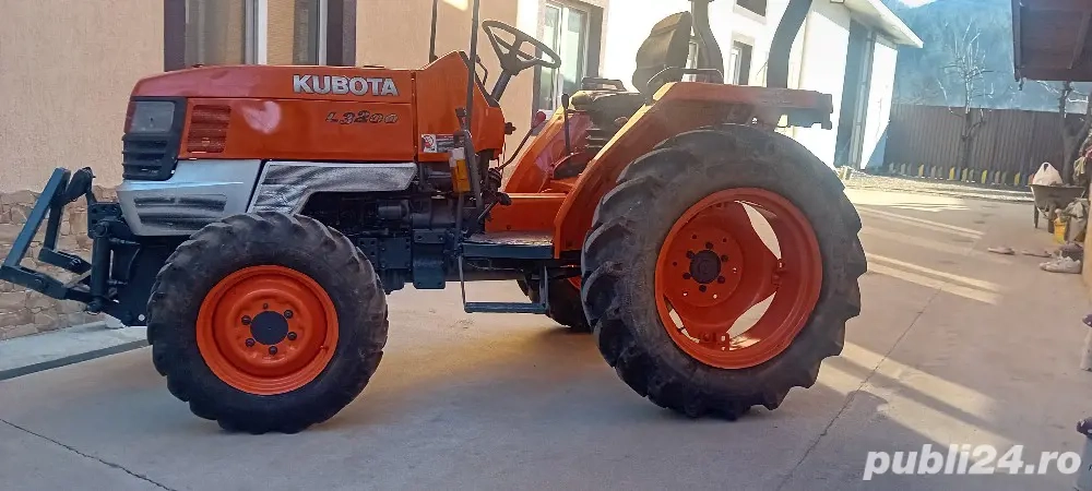 Tractor 4x4 Kubota 3200L 