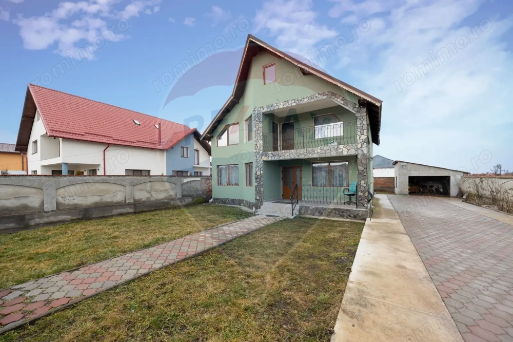 Casă individuală cu garaj și curte, 148 mp utili, zonă de case