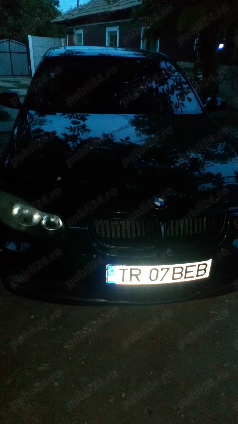 BMW e90 2007 benzina,  trapă, pilot automat, încălzire in scaune. Mai multe detalii la telefon 