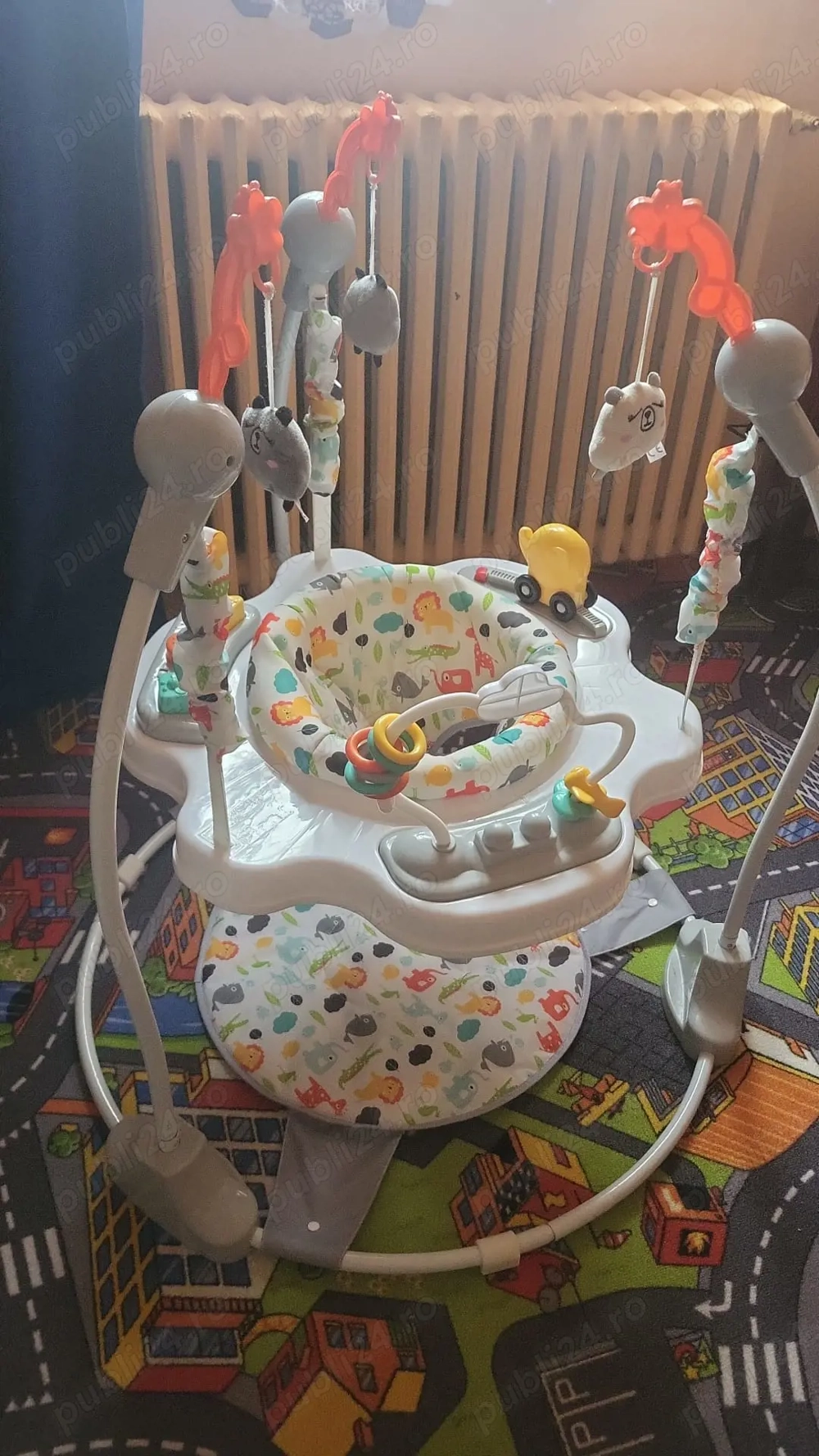 Saritor cu scaun rotativ si jucarie muzicala Moni Magi