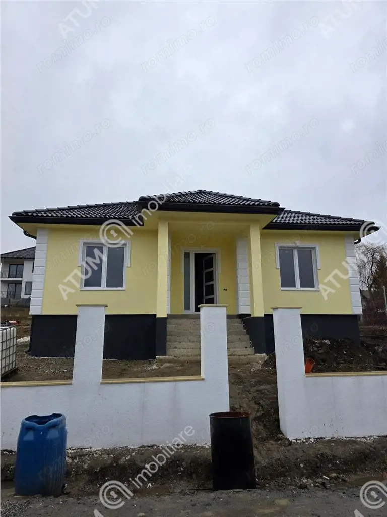 Casa individuala cu 4 camere si curte libera de 340 mp in Cisnadie