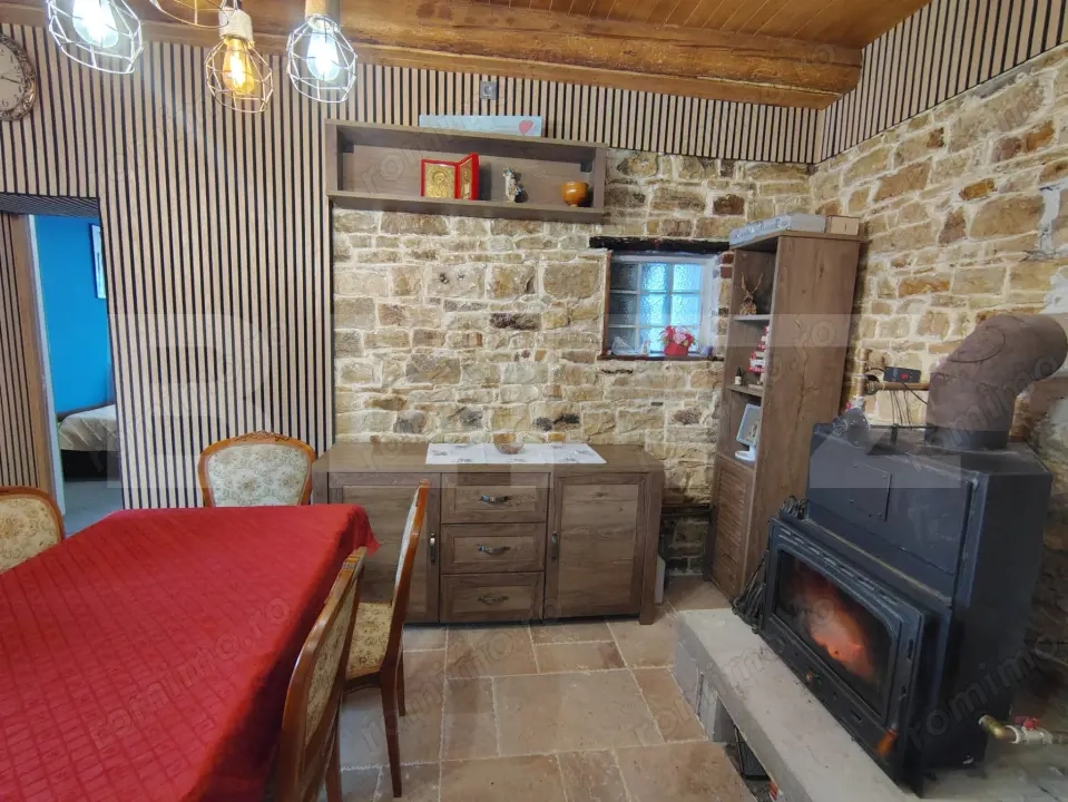 Proprietate cu 2 case, una fiind tradițională, Dezmir 