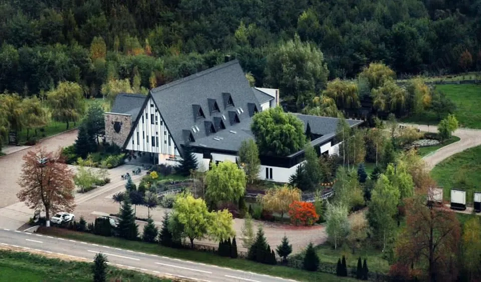 Pensiune agroturistica de vanzare in localitatea Horodnic de Sus jud.Suceava