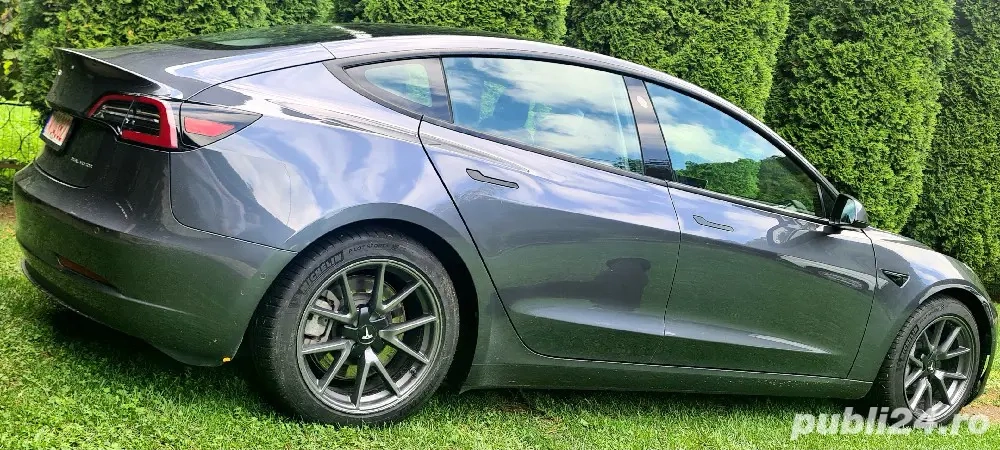 Vând Tesla Model 3 dual motors
