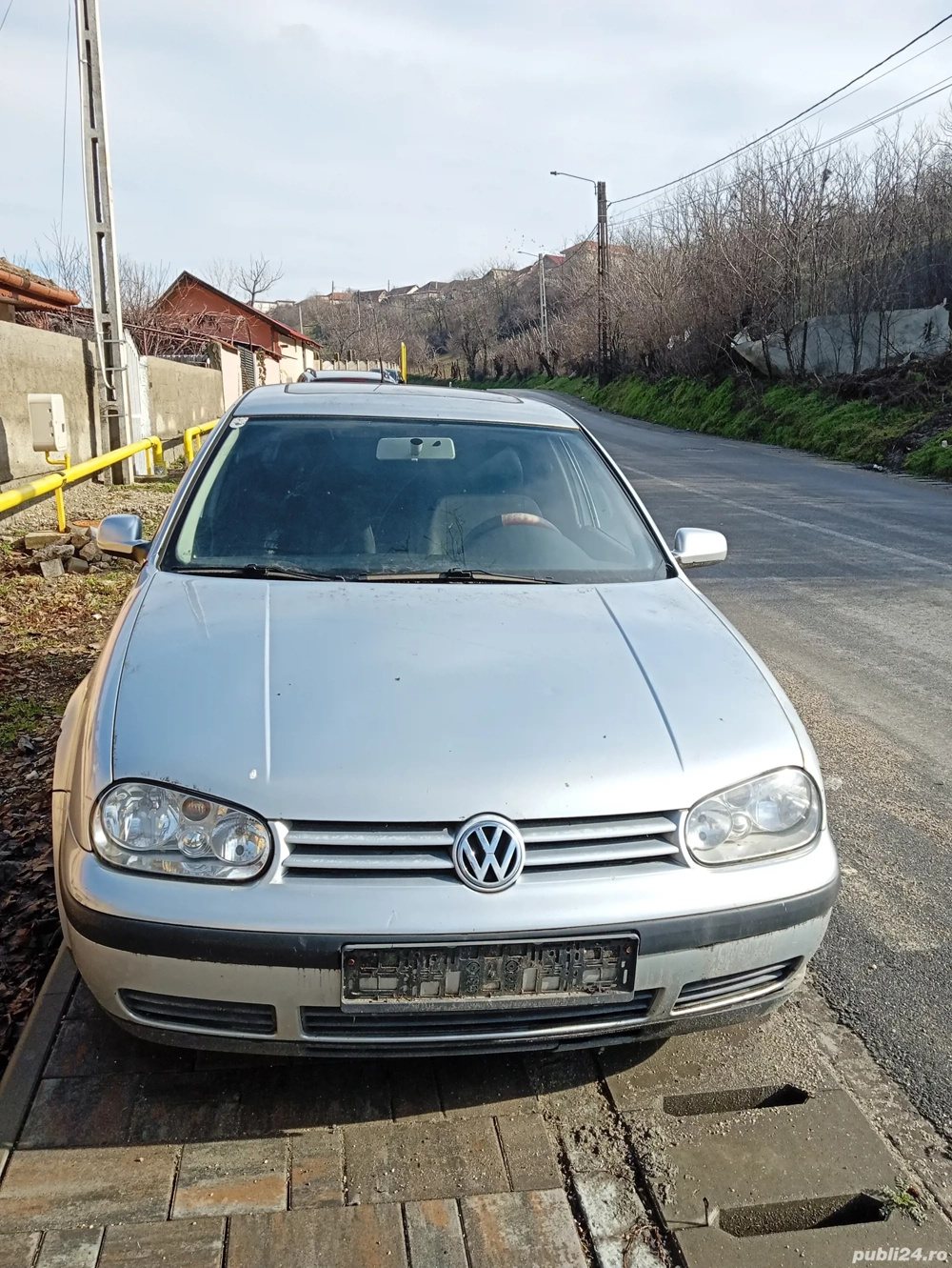 Vând golf 4 2001 1.4 benzina recent radiată fără daune sau kilometri dați înapoi 