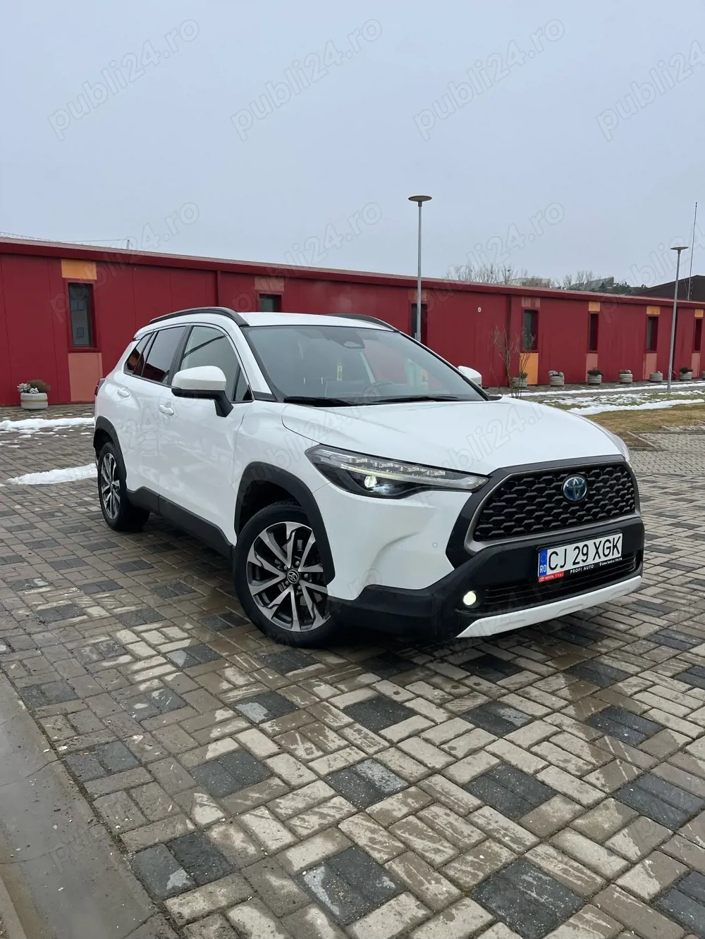 Vand Toyota Corolla Cross 2.0 hybrid 200 cp