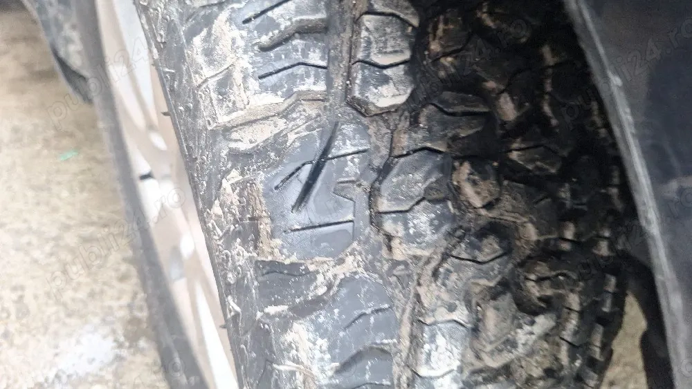 Vând jante cu cauciucuri de off road 235/60/R18 preț 500euro 0766061504
