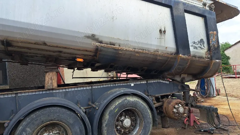 Vând semiremorca basculabila