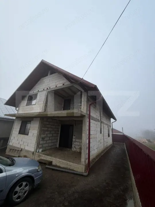 Casă spațioasă cu teren 11 ari în Liteni Moara