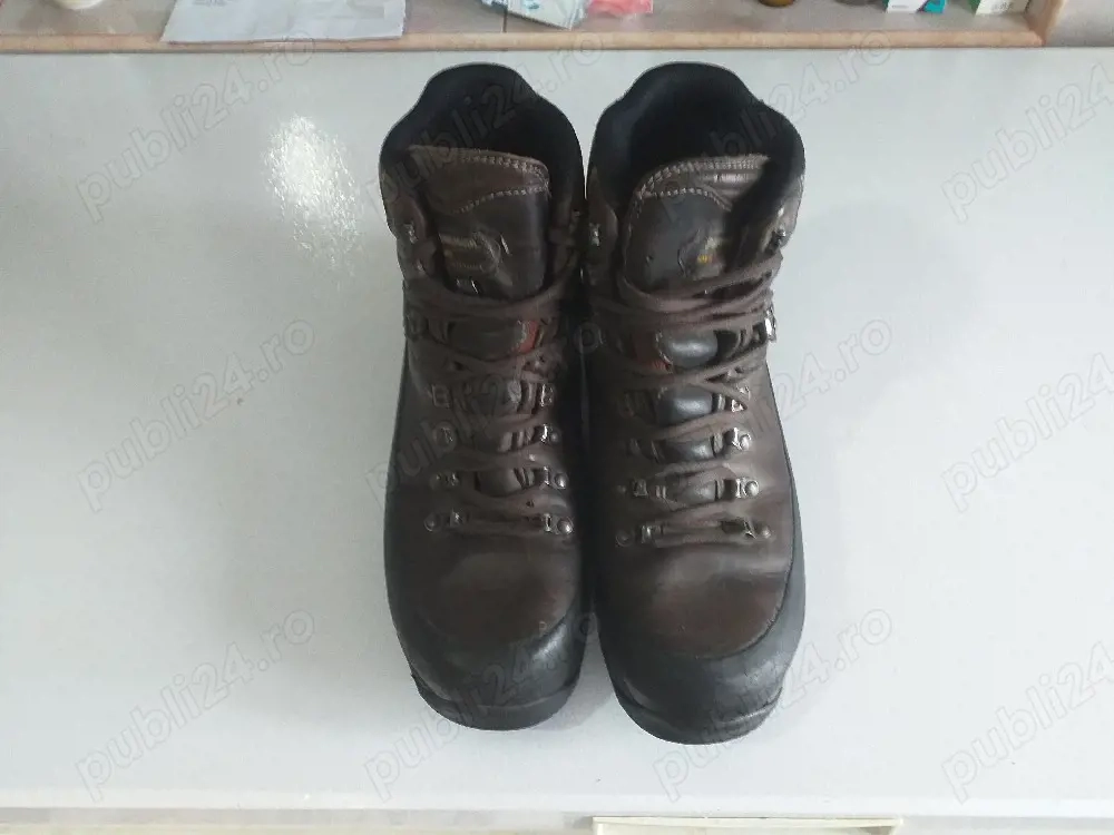 Vând bocanci meindl nr 44