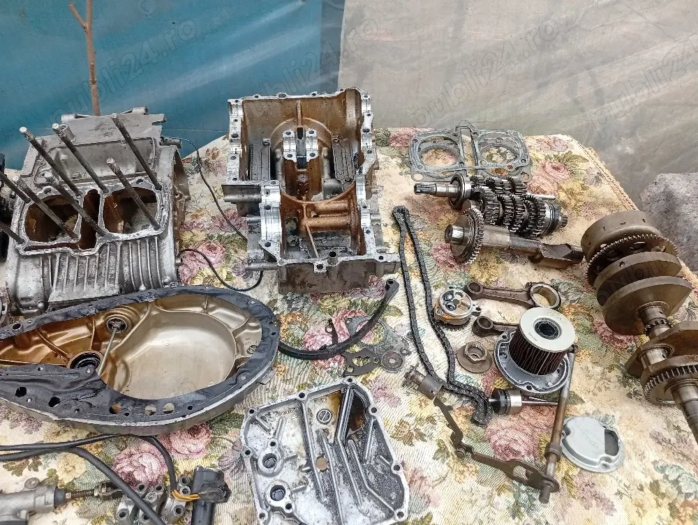 vând pese Suzuki GS 500 