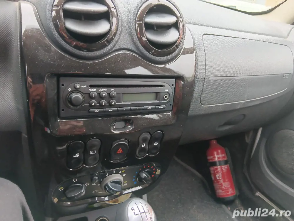 Vând Dacia Duster 4x2 