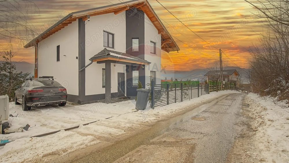 Vilă la Sohodol, 6 camere, D + P + M, teren 847 mp