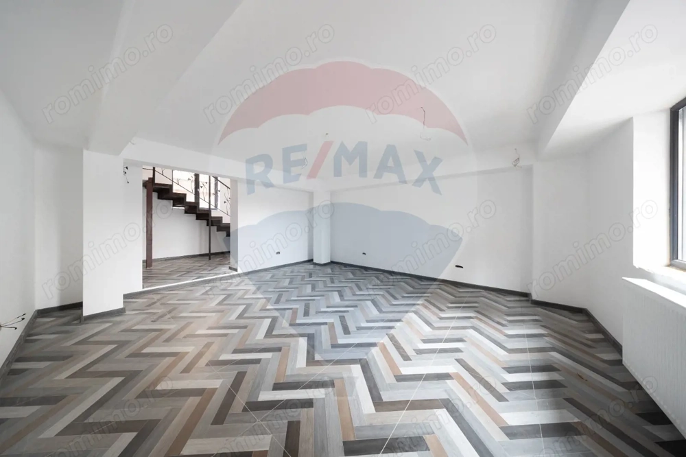 Spațiu comercial/birouri  de închiriat în zona 13 Decembrie