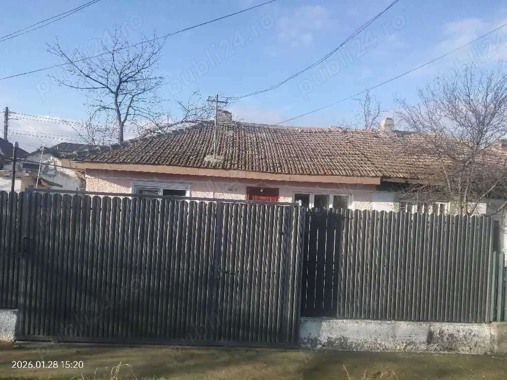 vind casă bătrânească renovabilă 3 camere  ,apă ,curent ,gaze, centrală gaz  