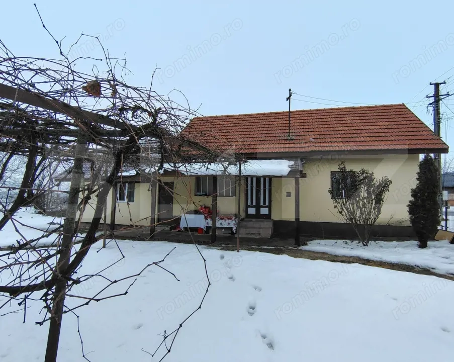 Casă individuală 82 mp utili, teren 693 mp, în Jucu de Sus