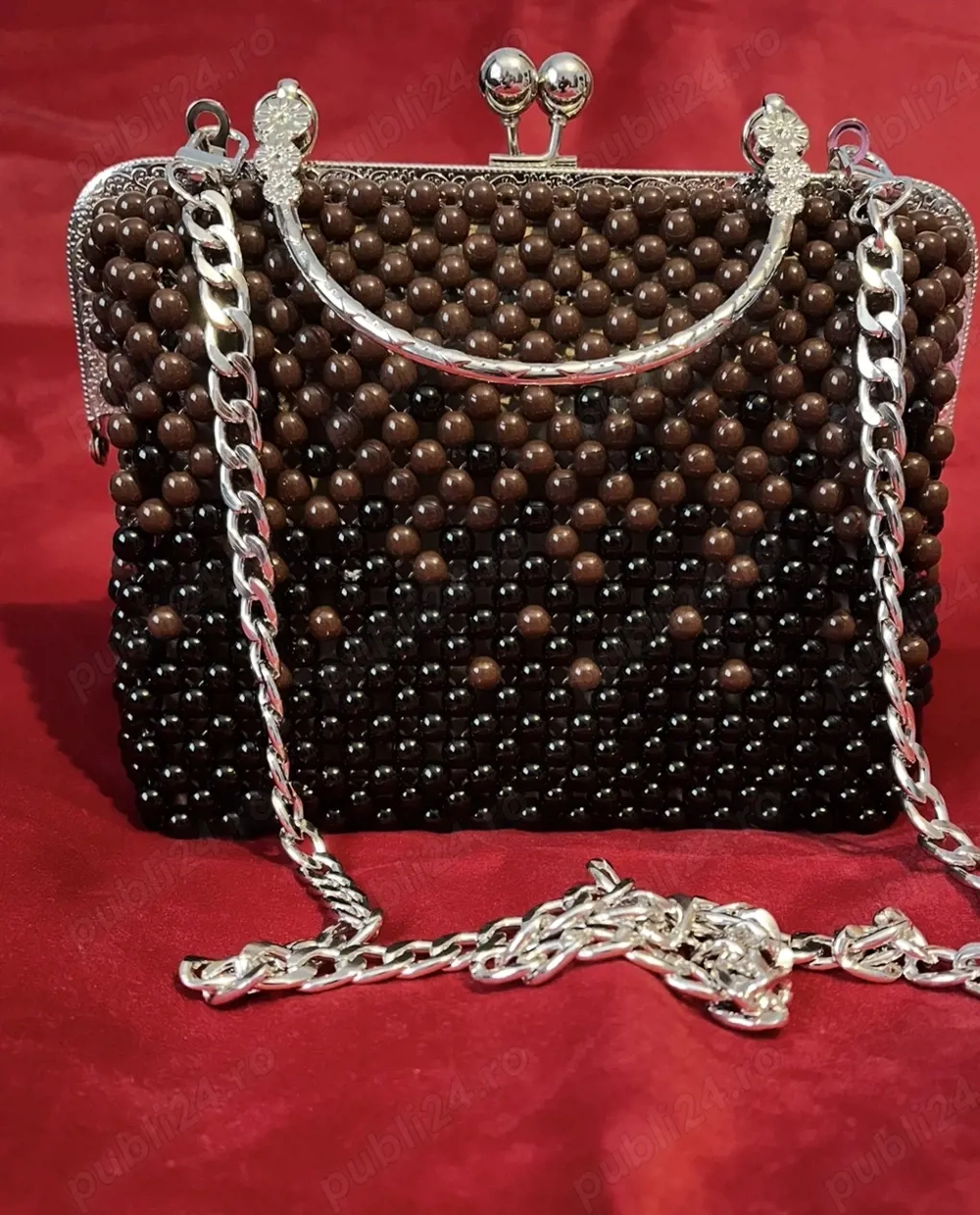 Gentute create manual din margele.   