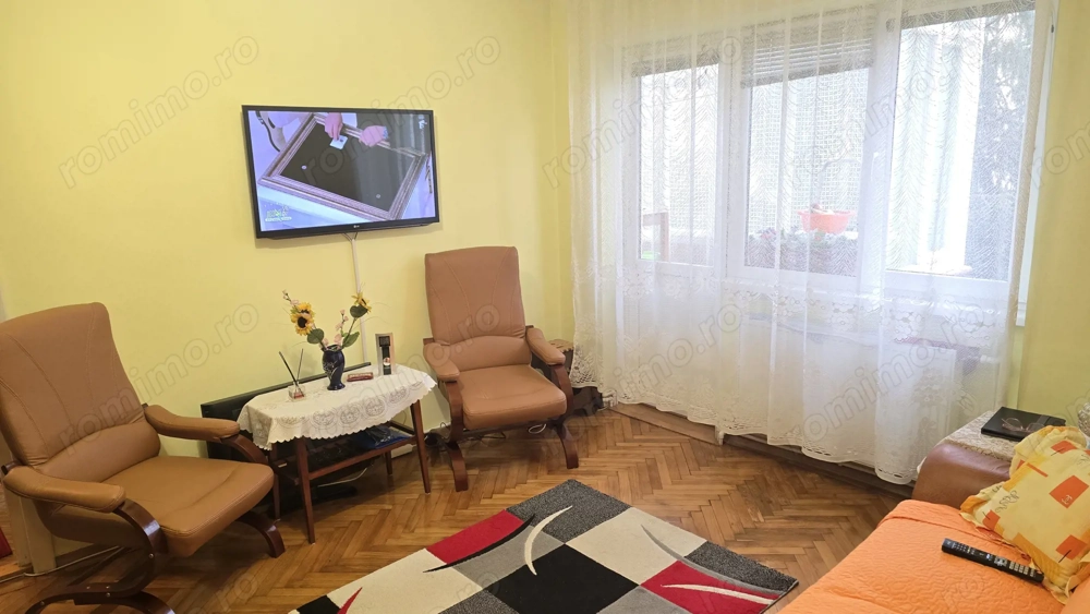 Vand apartament 2 camere in Deva, zona Zamfirescu, situat pe mijloc, etaj 2, bloc de 4 etaje