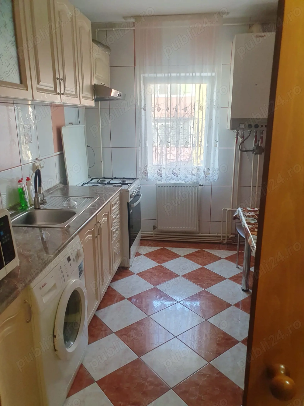 Se vinde apartament 3 camere.