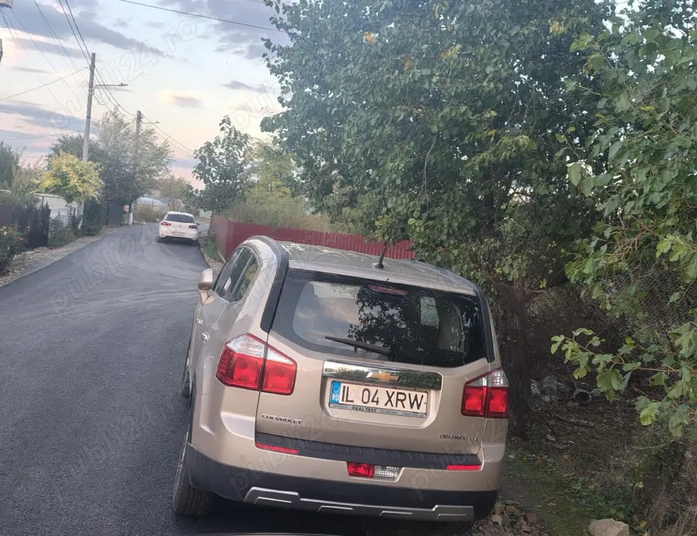 vând Chevrolet Orlando 