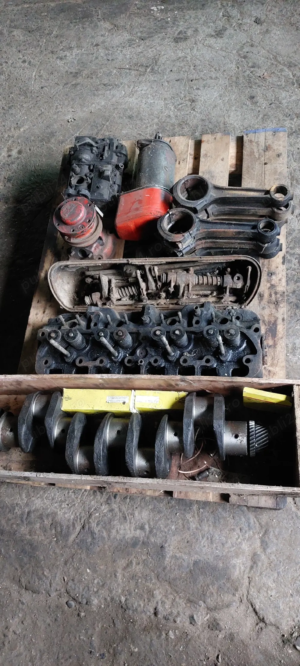 Vând piese motor tractor