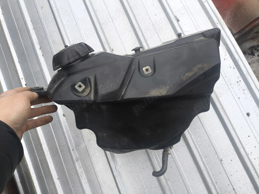 Vând șaua și rezervor Honda CRF 250cc