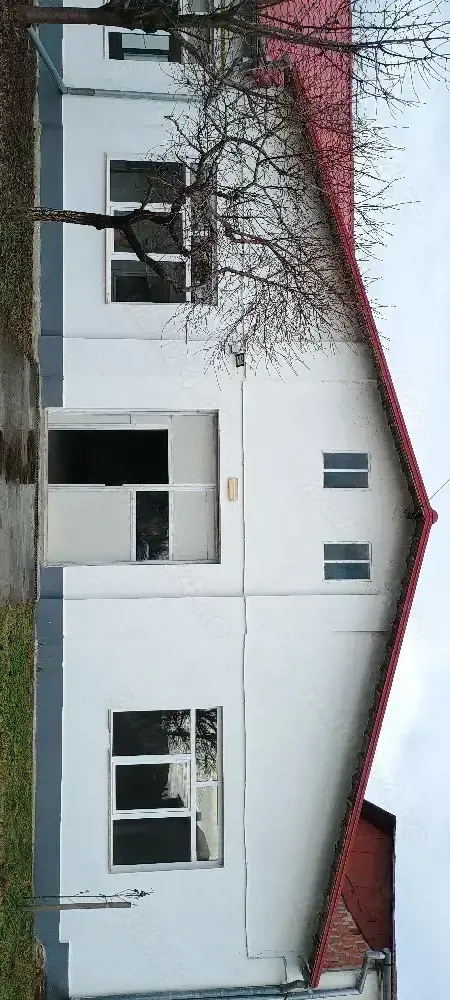 Închiriez 