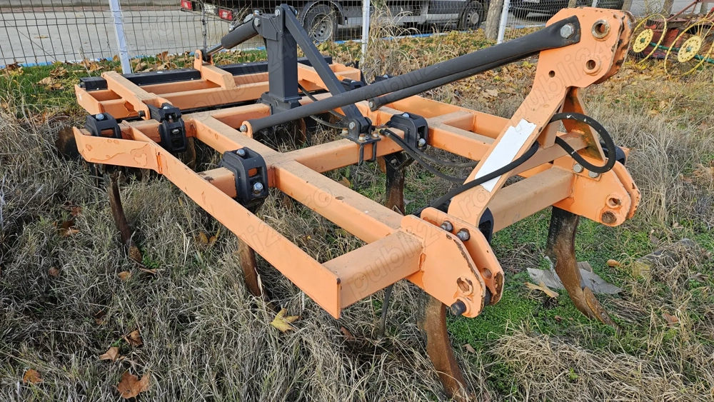 Scarificator EVAK Y62, 50 cm adâncime, consum redus și lucru rapid