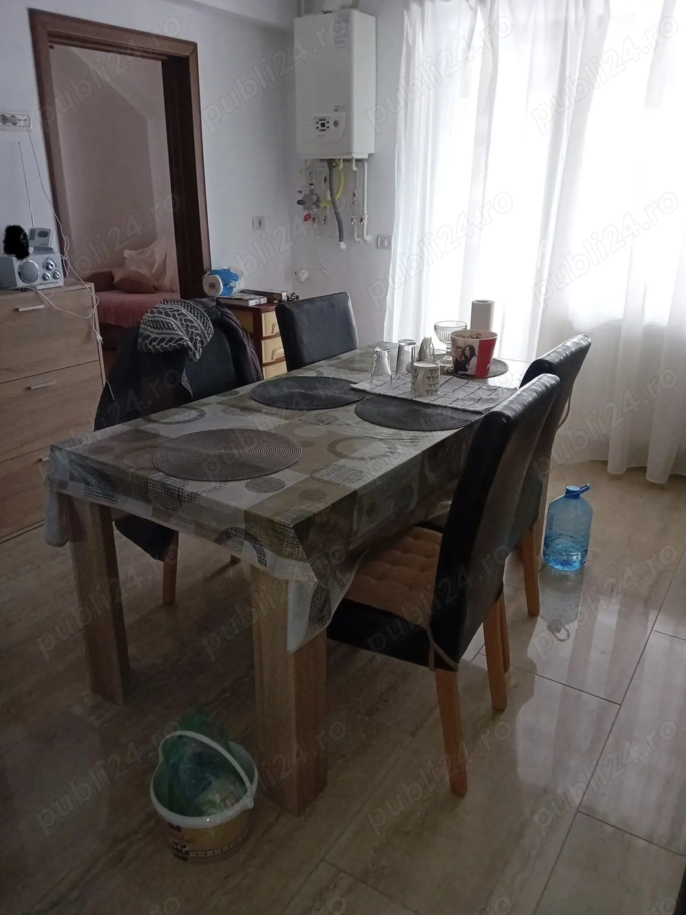 Vând apartament 2 camere, zona Confecții + loc parcare