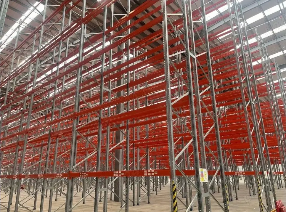 rafturi metalice pentru depozitarea 