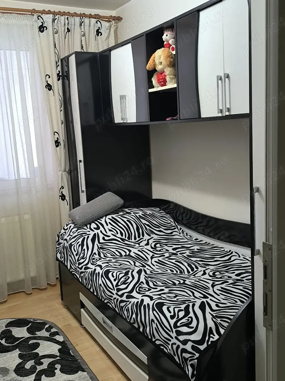De vânzare apartament 3 camere etj.1 
