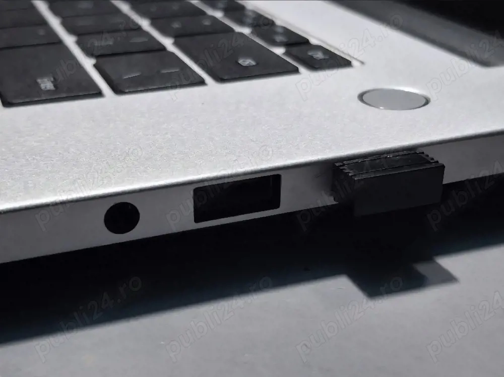 Vând Huawei matebook D15