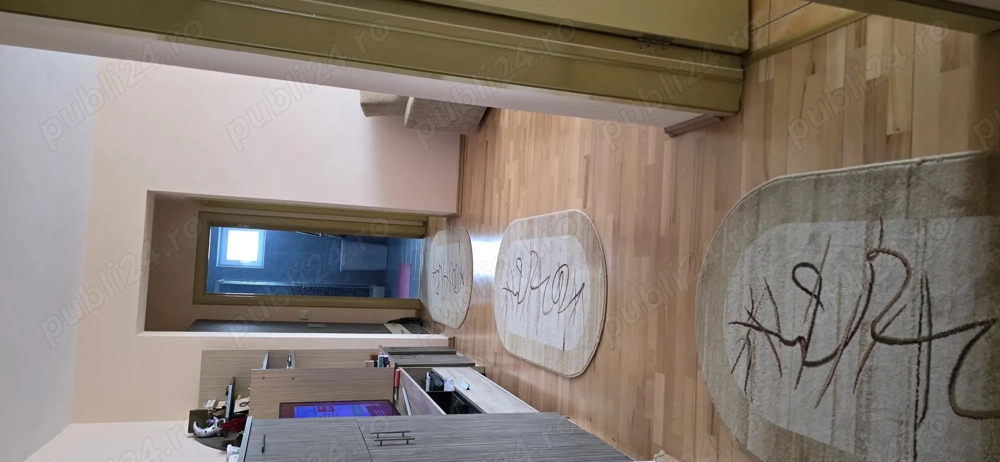 Inchiriez apartament 2 camere, locație foarte bună.