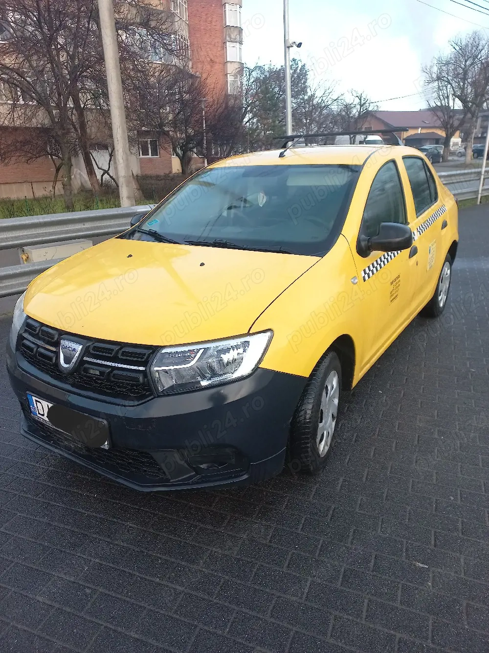 Vând Dacia Logan