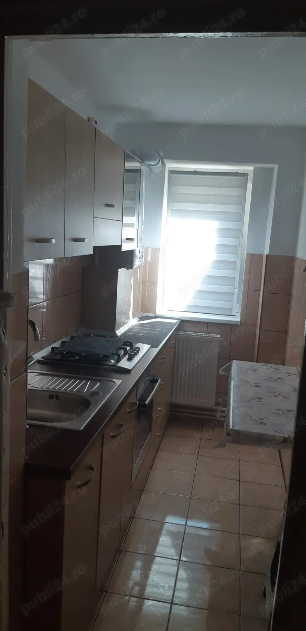 Închiriez apartament 