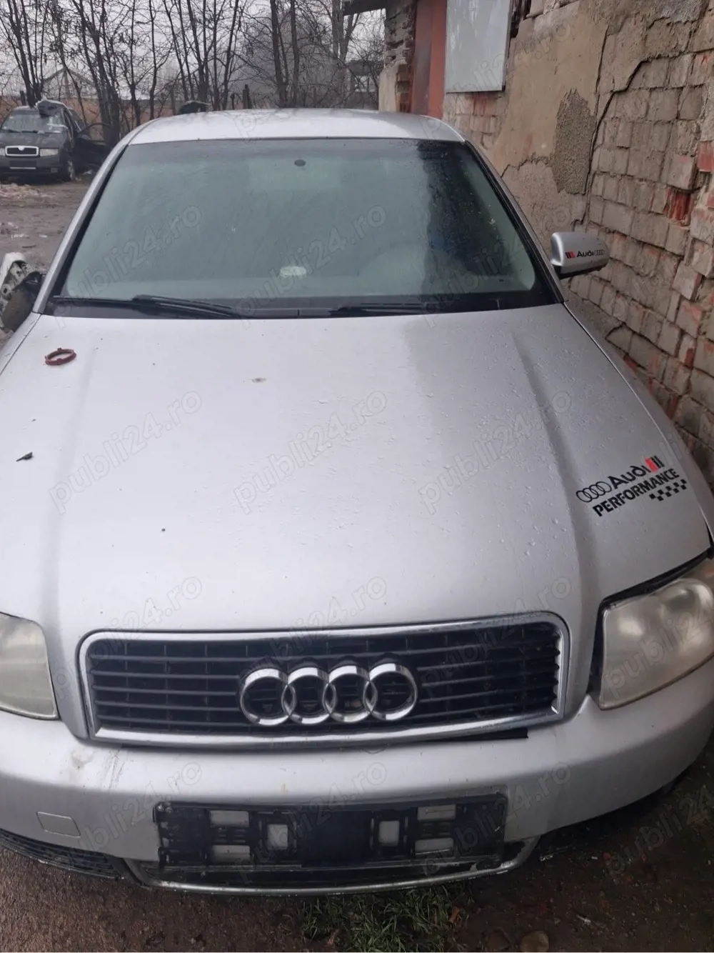 Se dezmembrează Audi A4 B6
