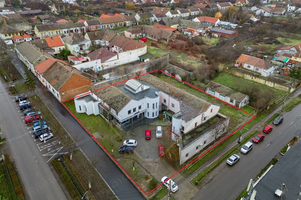 Clădirede închiriat, poziție ultracentrală – ideal clinică/HORECA