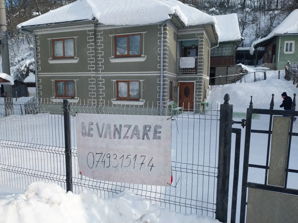doua case in Campeni Alba
