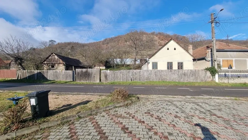 De vânzare   Casă cu teren în comuna Blandiana, județul Alba