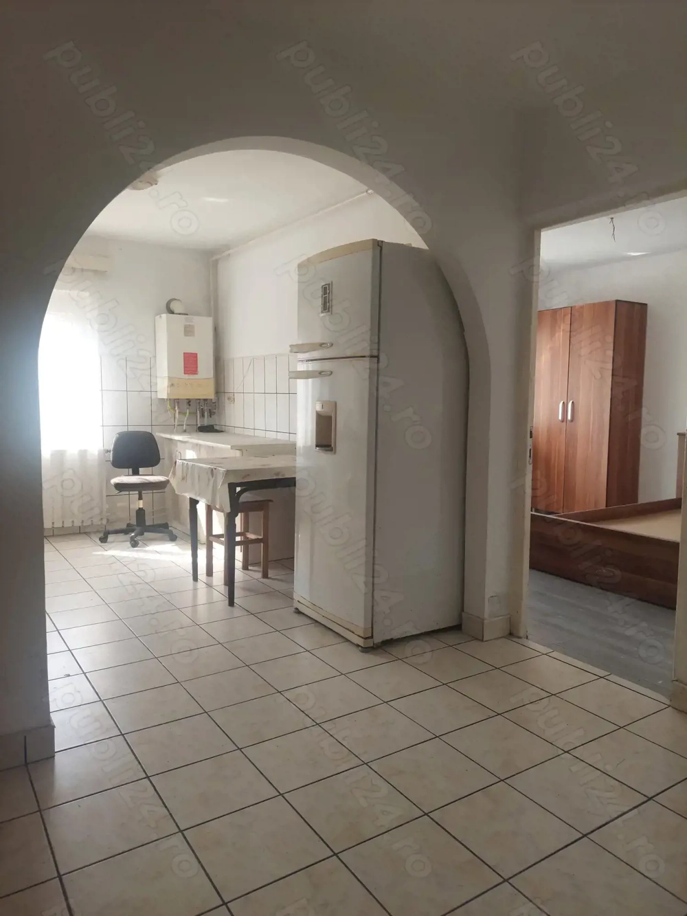 Apartament et.1 decom.com.1.sup.tot 53 mp hol si bucatarie mare open space 