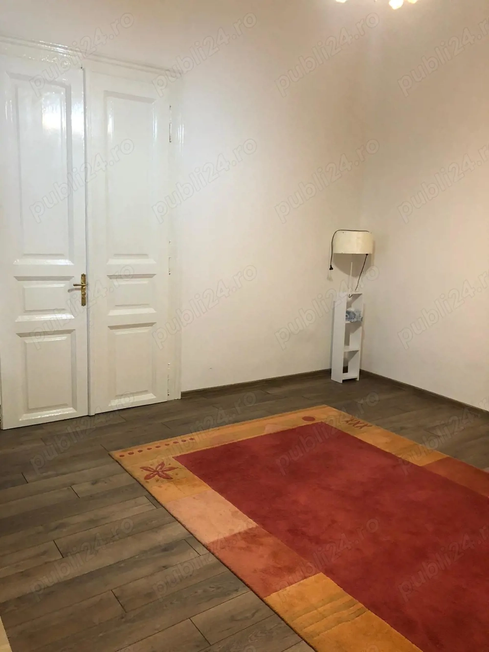 Apartament 3 camere, clădire istorică,  zona Sinaia