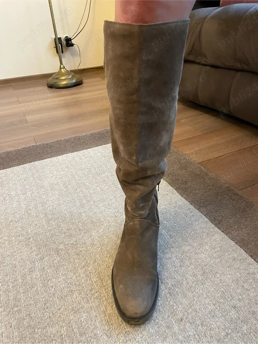 Cizme lungi piele intoarsa