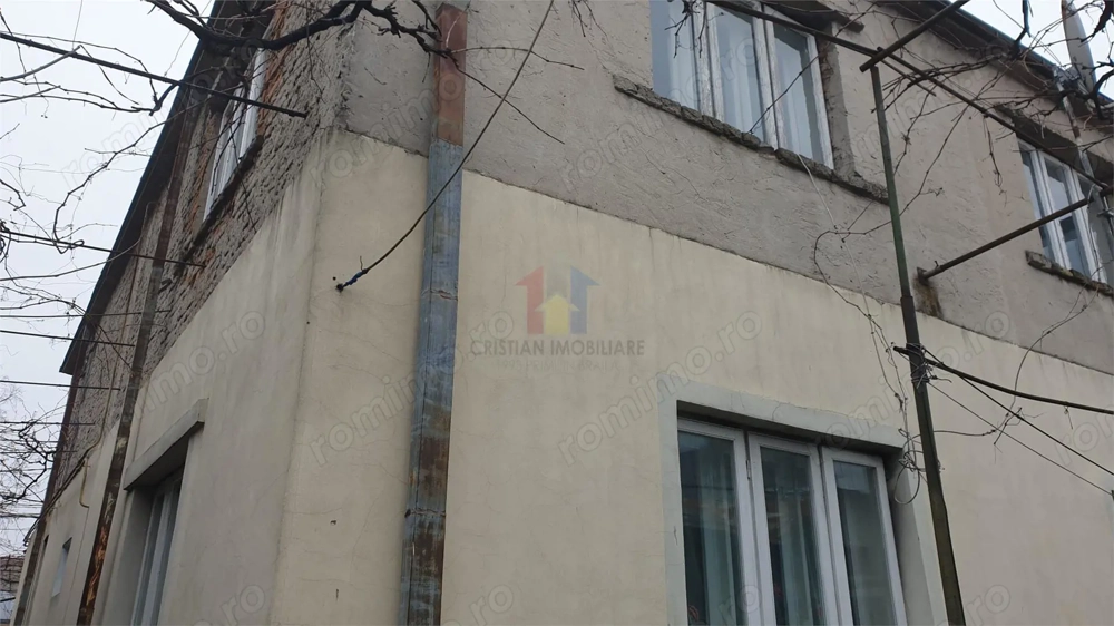 zona Grivitei-Pta Mare Vila P+1, 6 camere, 2 bai teren 242mp deschidere 10 m la strada