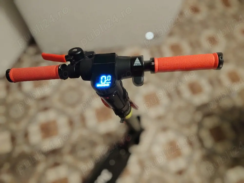 Vand sau schimb trotineta electrica busby wasp